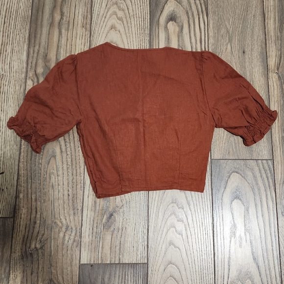 NWOT Linen blend cropped tie/wrap with puffed sleeves burnt red - Picture 2 of 3